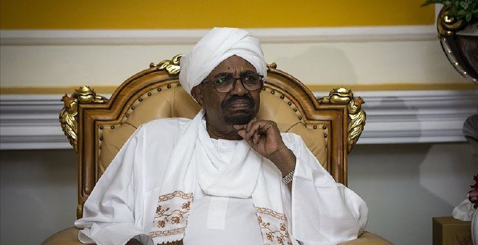 Beşir'in ihraç ettiği kamu görevlileri geri dönüyor