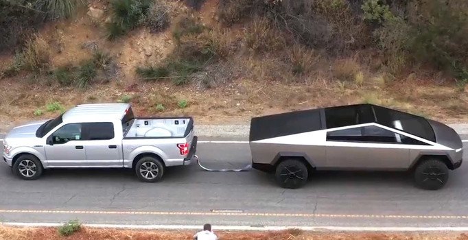 Tesla'nın Cybertruck'ı Ford'un F-150'sine karşı