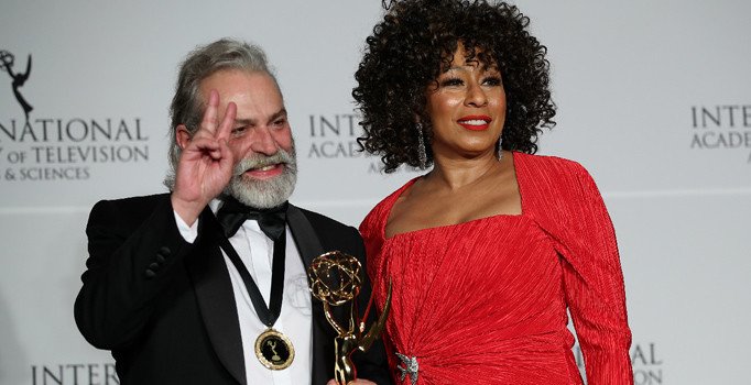 Haluk Bilginer, 47. Uluslararası Emmy Ödülleri'nde "en iyi erkek oyuncu" seçildi