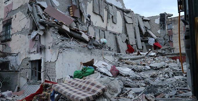 Son dakika! Arnavutluk'ta 5.1 büyüklüğünde deprem