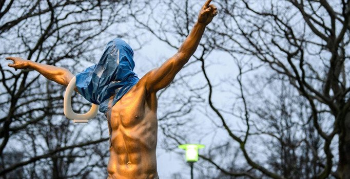 İbrahimovic'in İsveç'teki heykeline ırkçı saldırı