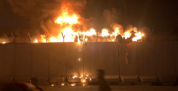 Irak’ta eylemciler İran Konsolosluğu’na saldırdı