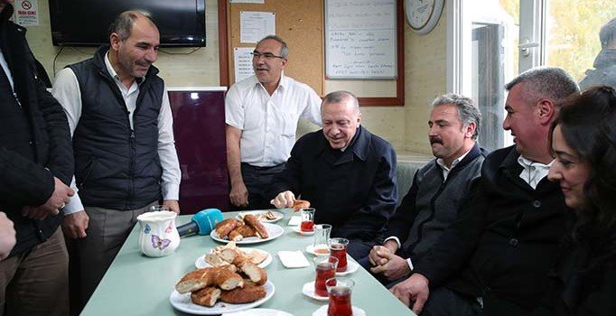 Cumhurbaşkanı Erdoğan'dan taksi durağına sürpriz ziyaret