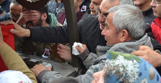 Yıldırım düşmesi sonucu şehit olan Piyade Uzman Onbaşı Bünyamin Çabuk, son yolculuğuna uğurlandı