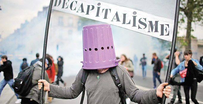 Fransızların hükümetin yeni hazırladığı çalışma yasasına tepkisi dinmiyor