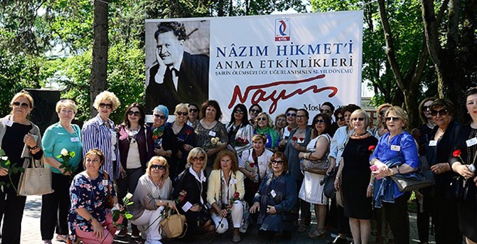 Nazım Hikmet mezarı başında anıldı