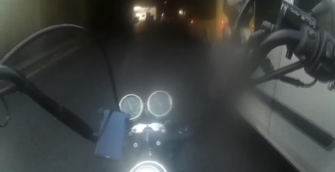 (Özel) İstanbul’da motosikletliler, üzerilerine direksiyonu kıran sürücülere sert tepki gösterdi