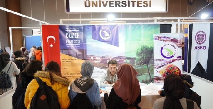 Üniversite adaylarını bilgilendirmeye