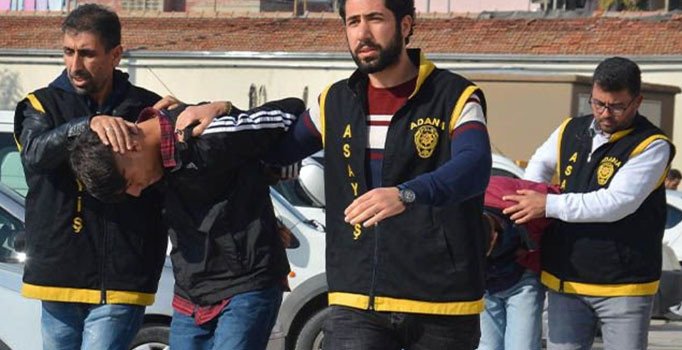 'Kız arkadaşla konuşmak için' telefon gasp etti