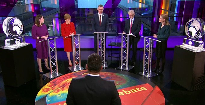 Boris Johnson televizyon programında eriyen buz blokuyla temsil edildi