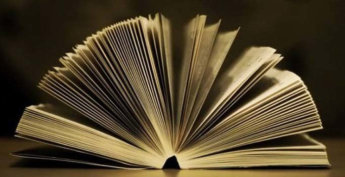 Kitapçı Ahmet ‘zincirlere’ direniyor