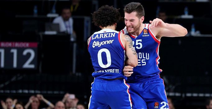 Sinan Erdem'de Larkin'in gecesi