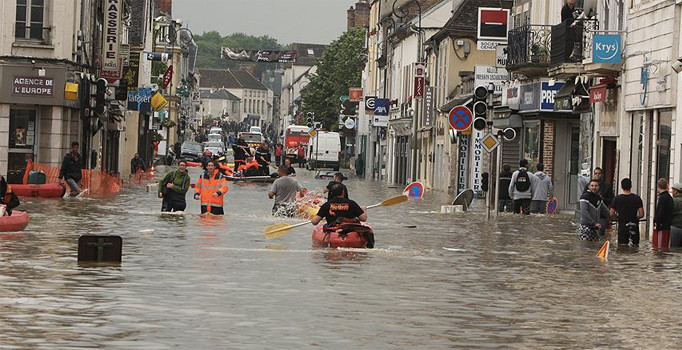 Fransa'daki selde 4 kişi hayatını kaybetti, 24 kişi yaralandı