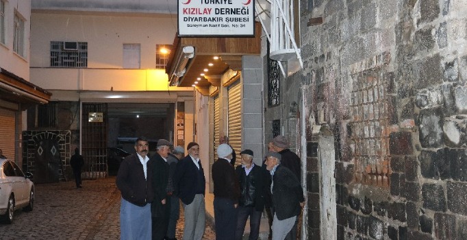 Sur Kızılay ailesinde mağdurlara her sabah çorba ikramı