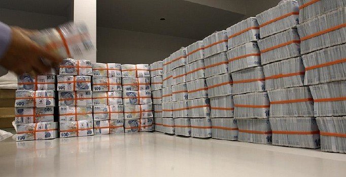 Hazine 3,4 milyar lira borçlandı