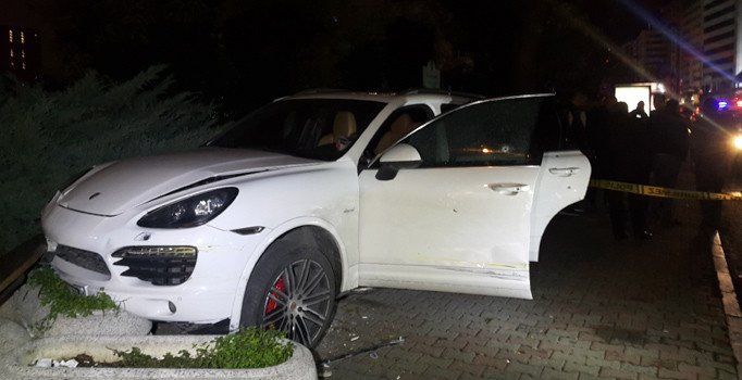 Şişli’de seyir halindeki lüks cip ve otomobil kurşunlandı: 1 ağır yaralı