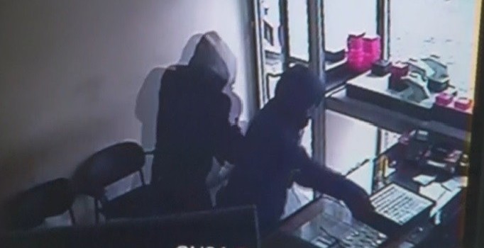 1,2 milyon liralık soygun...Ormana gömmüşlerdi...Altınları geri verdiler tahliye edildiler