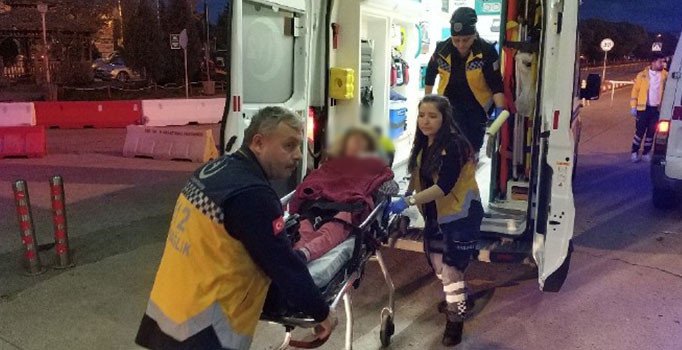 Eşini darp edip üzerine kaynar su döküp yaktı