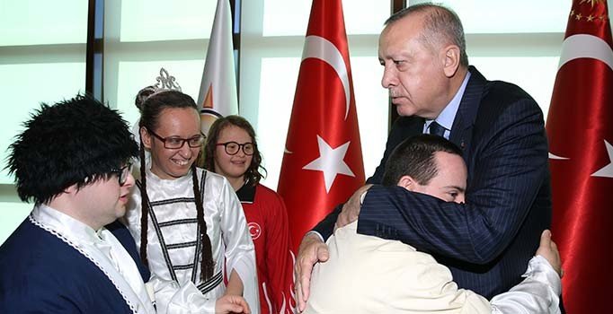 Cumhurbaşkanı Erdoğan, engelli vatandaşlarla buluştu