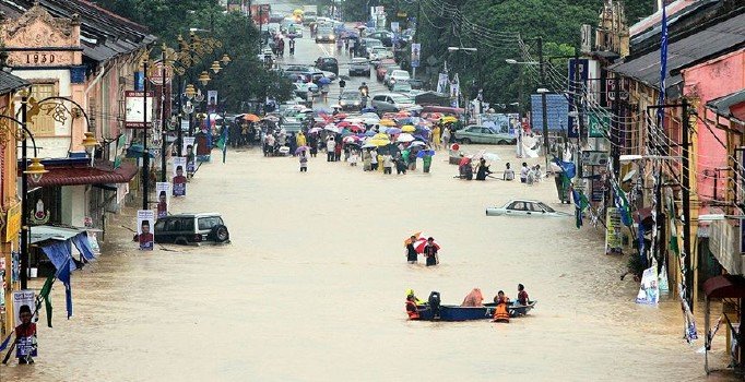 Malezya'ı sel vurdu, 11 bin kişi tahliye edildi