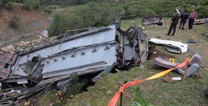 Tunus'ta otobüs devrildi, 26 kişi öldü