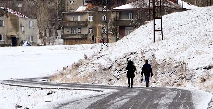 Doğu'da 280 köy ve mahalle yolu kapandı