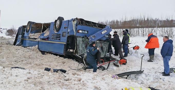 Kazakistan'da yolcu otobüsü devrildi: 7 ölü, 28 yaralı