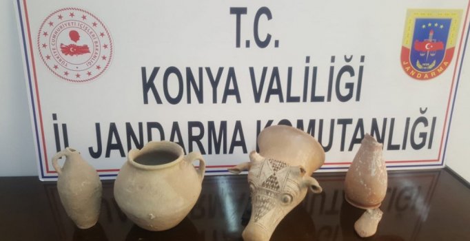 Tarihi eserleri satmak isterken jandarma yakaladı