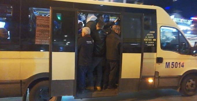 Minibüslerdeki tehlikeli yolculuk kamerada