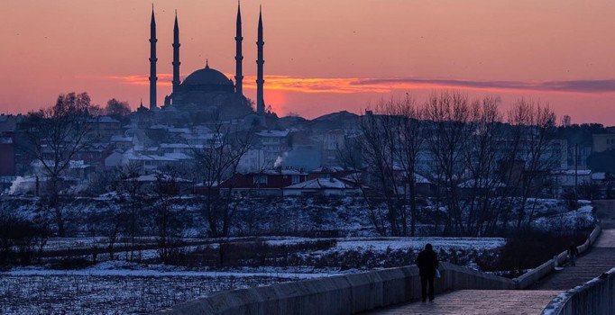 Edirne'ye yılın ilk karı düştü