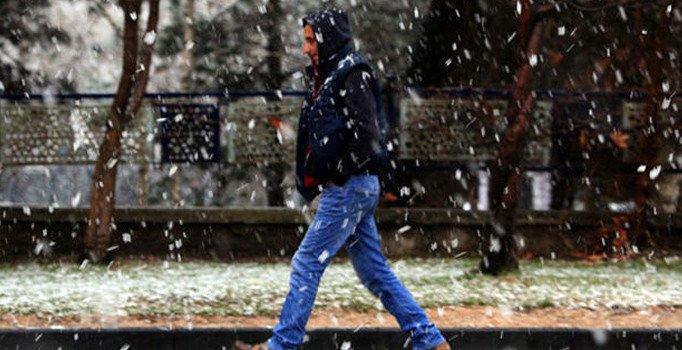 Ankara'ya mevsimin ilk karı yağdı