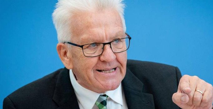 Kretschmann: Cem Özdemir Yeşiller'in başbakan adayı olabilir