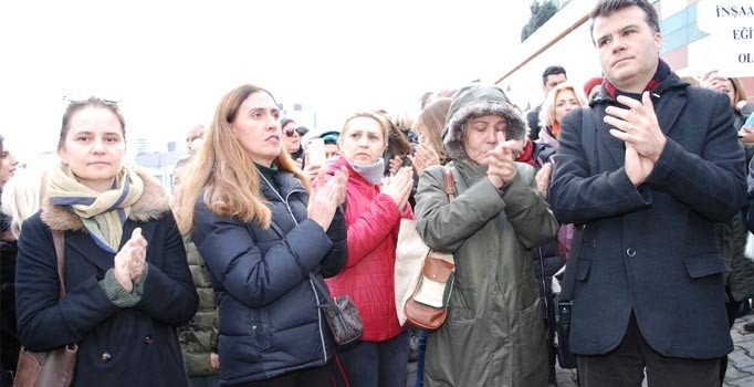 Doğa Koleji'nin öğretmenlerin maaşlarının ödenmemesine veliler de isyan etti