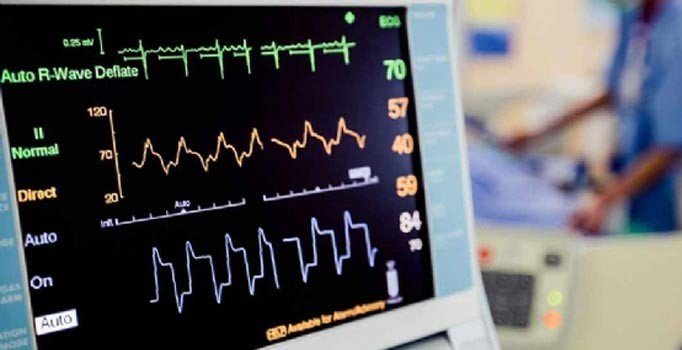 Kalbi 6,5 saat duran kadın hayata döndürüldü