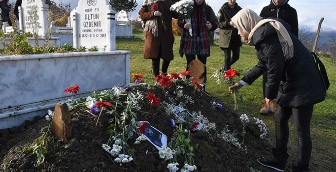 Ceren'in sevenleri doğum gününde mezarına koştu... Keşke ben yatsaydım orada?