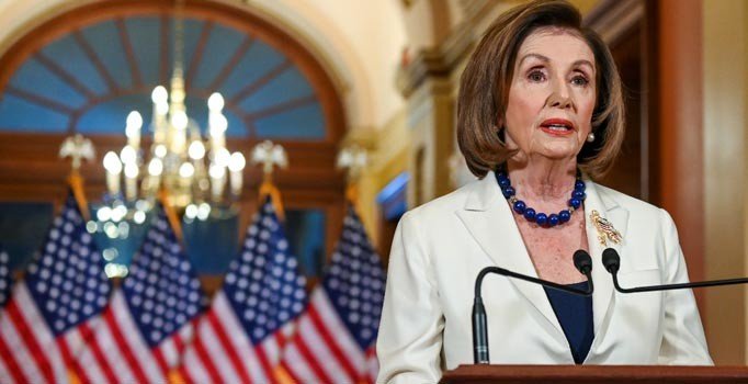 Temsilciler Meclisi Başkanı Pelosi Trump'ın resmen azlini talep etti