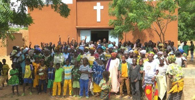 Burkina Faso'da Müslüman toplumundan saldırı yapılan kiliseye dayanışma ziyareti