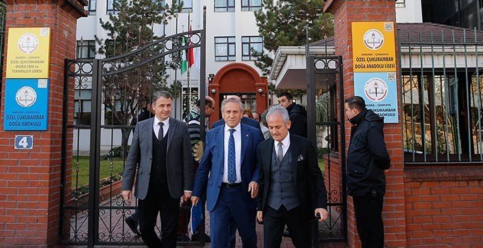 CHP'den Doğa Koleji önünde basın açıklaması