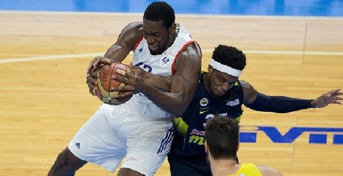 Anadolu Efes, Fenerbahçe'yi 91-70 yendi ve seriyi eşitledi