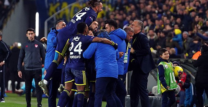 Fenerbahçe evinde gol oldu yağdı | Fenerbahçe - Gençlerbirliği: 5-2