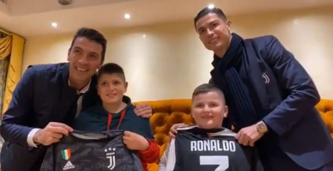 Ronaldo ve Buffon'dan Arnavut çocuklara sürpriz