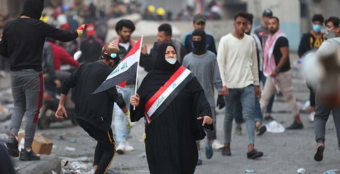 Irak'taki gösterilerde bir gazeteci öldürüldü