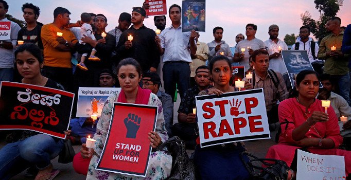 Hindistan'da tecavüz mağduru kadını yaktılar