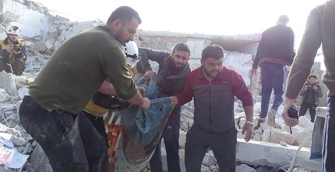 Esad ve Rusya'dan İdlib'e hava saldırısı: 11 sivil öldü