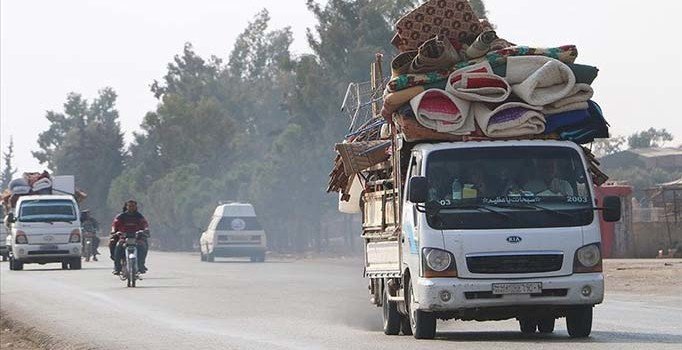Son dakika! İblib'den 25 bin sivil Türkiye sınırına yakın bölgelere kaçtı