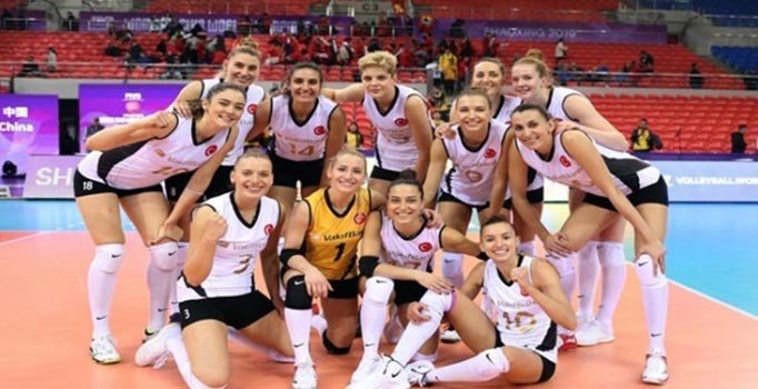 VakıfBank Voleybol Takımı, Igor Gorgonzola'yı 3-0 yendi