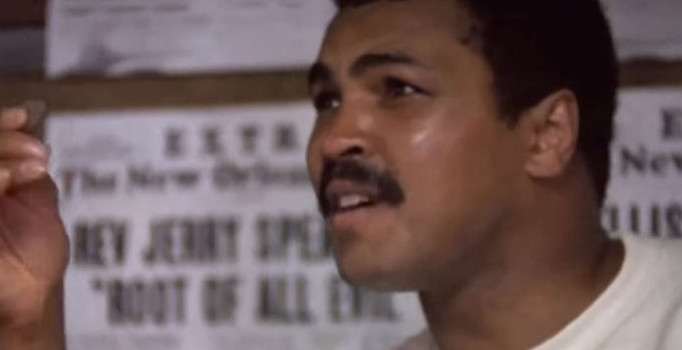 Efsane Boksör Muhammed Ali'nin çocuklara sihirbazlık numaraları yaptığı özel görüntüler!