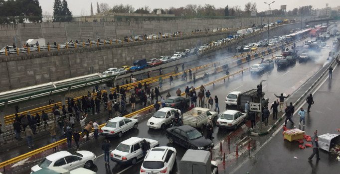 İran'da zam sonrası benzin tüketimi yüzde 22 düştü