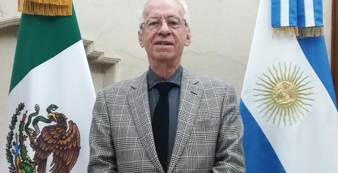 Kitap çalmakla suçlanan Meksikalı büyükelçi geri çekildi