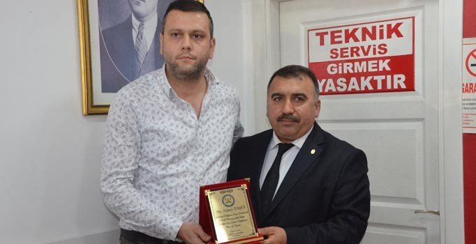Ceren’in katilinin yakalanmasını sağlayan esnafa plaket